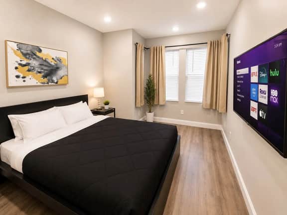 4 bedroom 1 Block from beach & Tropicana Casino #1