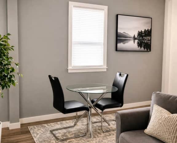 1 bedroom 1 block to tropicana casino, & beach.