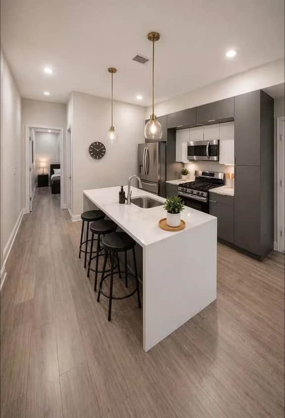 3 bedroom, backyard close to convention center 1