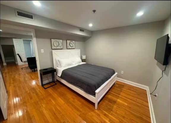 1 bedroom close to convention and city #3