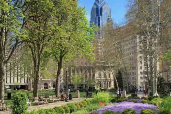 two bedroom w/rooftop close to convention center.