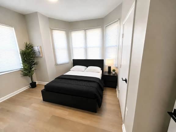 University area all new 3 bedroom livingroom.