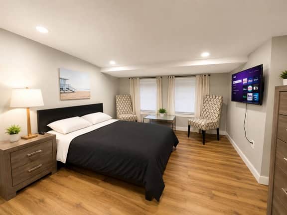 2 bedroom with deck close to hard rock and beach.