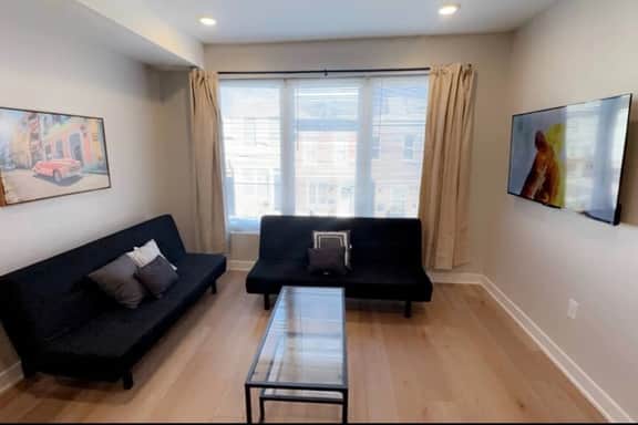 4 bedroom with rooftop close to Center City.