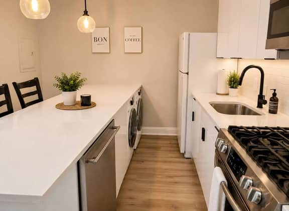 1bedroom kitchen living room near convention.