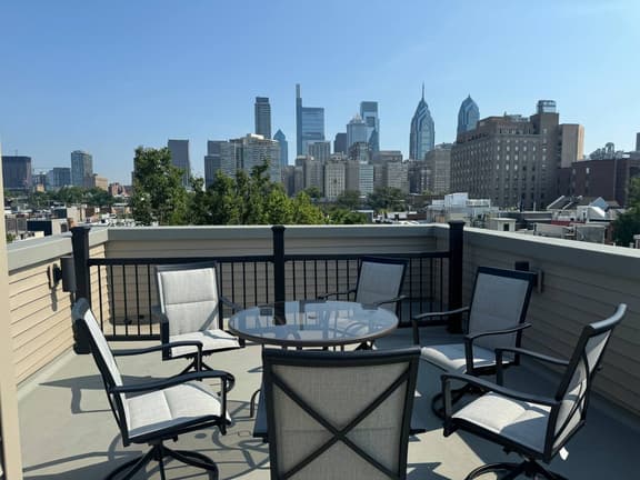 Rittenhouse, 4 level, 2 bedroom,& rooftop.