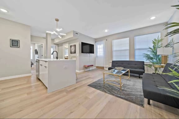 2 bedroom, 1 block beach, kitchen,livingroom. #3