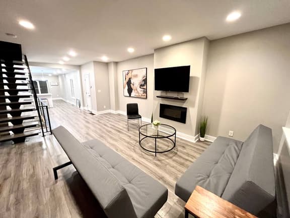 Point breeze, full house, 4 room,back yard.