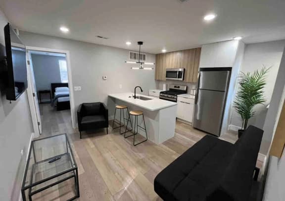 2 bedroom on Broad st close to Wells fargo unit4