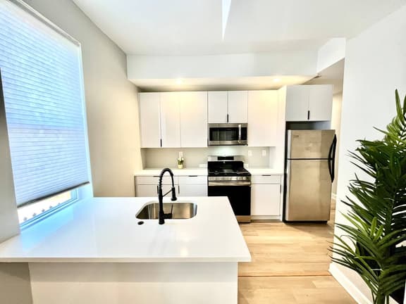 University area all new 3 bedroom livingroom.