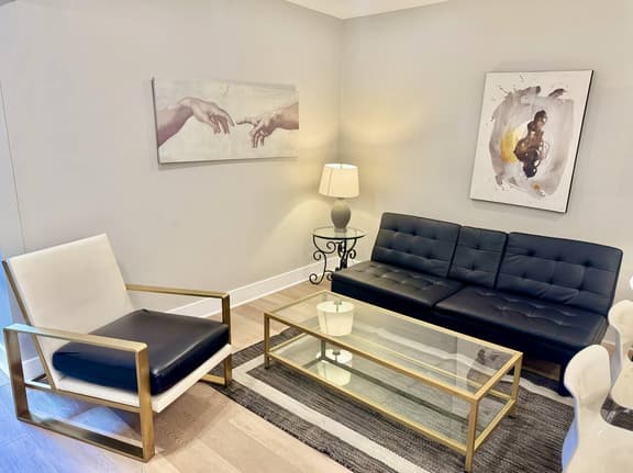 New 2 bedroom w/deck 2 block to beach & boardwalk