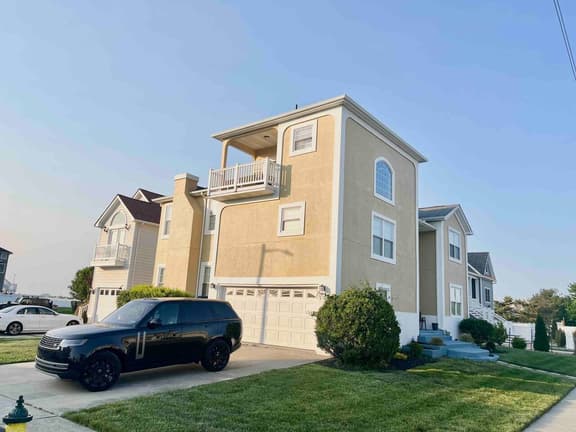Big, newly renovated 6BR Bayview Home.
