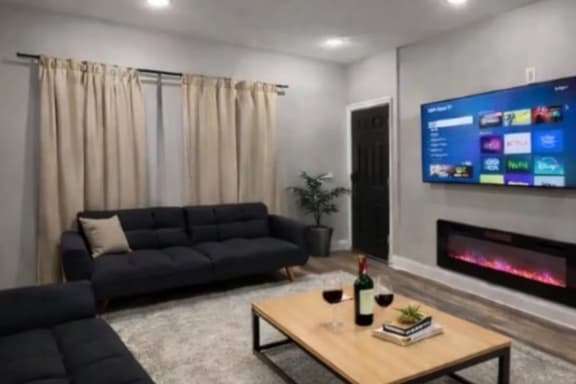 3 bedroom, backyard close to convention center 1