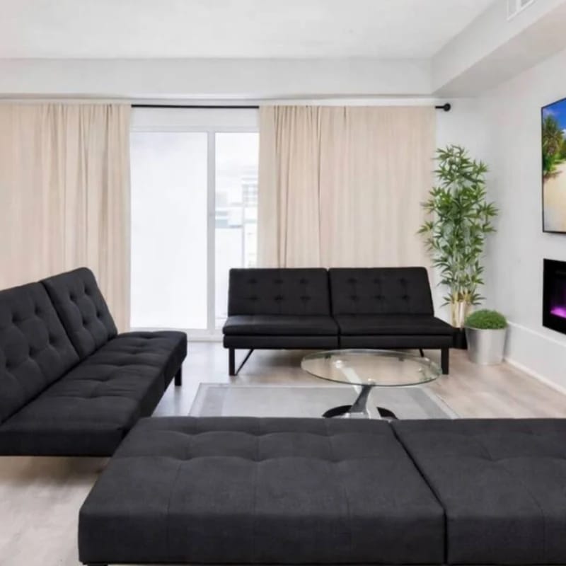 8 bedroom fit 16 close to Cesar Casino, beach.