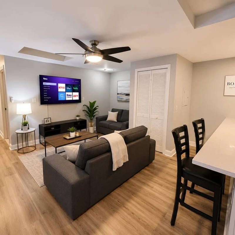 1bedroom kitchen living room near convention.